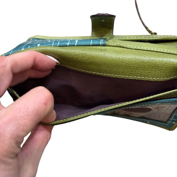 Ladies Fossil Green Leather Bifold Wallet - Picture 3 of 13